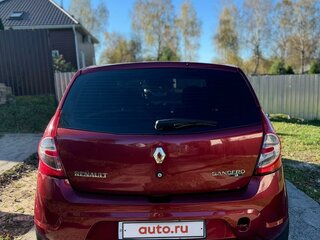 2010 Renault Sandero I, красный, 500000 рублей, вид 4