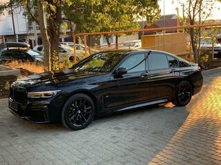 2020 BMW 7 серии 730d xDrive VI (G11/G12) Рестайлинг, чёрный, 6000000 рублей, вид 1