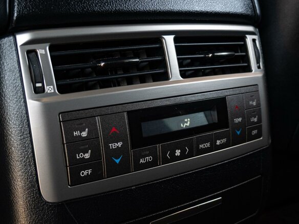 2014 Lexus LX 570 III Рестайлинг, белый, 5050000 рублей - вид 24