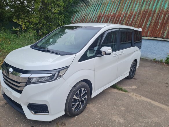 2018 Honda Stepwgn V Рестайлинг, белый, 2600000 рублей