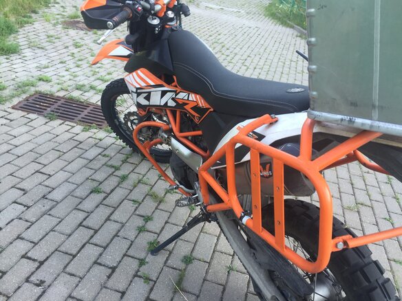 2013 KTM 690 Enduro, оранжевый - вид 3