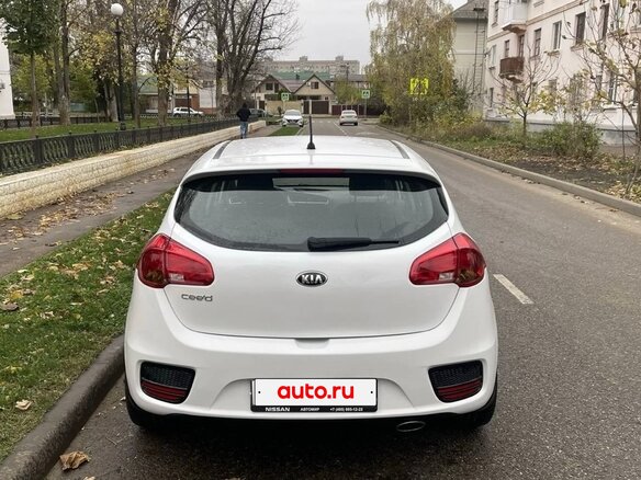 2016 Kia Ceed II Рестайлинг, белый, 1050000 рублей - вид 11