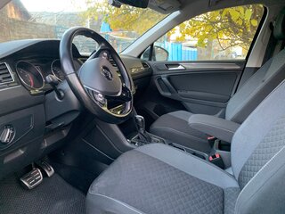 2018 Volkswagen Tiguan II, чёрный, 2700000 рублей, вид 3