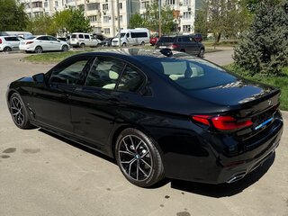 2022 BMW 5 серии 530i xDrive VII (G30/G31/G38) Рестайлинг, чёрный, 8000000 рублей, вид 5