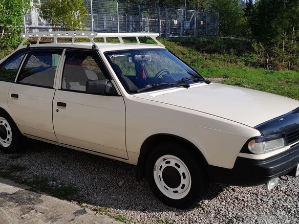 1999 Москвич Святогор 214100, белый, 350000 рублей