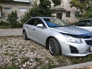 2013 Chevrolet Cruze I Рестайлинг, серебристый, 860000 рублей, вид 2
