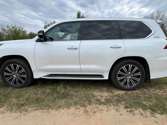 2021 Lexus LX 570 III Рестайлинг 2, белый, 10100000 рублей - вид 3