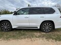 2021 Lexus LX 570 III Рестайлинг 2, белый, 10100000 рублей - вид 3
