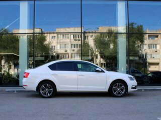 2017 Skoda Octavia III (A7) Рестайлинг, белый, 1550000 рублей, вид 4