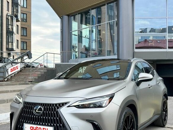 2022 Lexus NX 250 II, серебристый, 6350000 рублей - вид 2