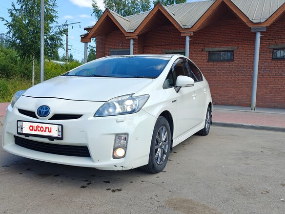 2009 Toyota Prius III (XW30), белый, 880000 рублей - вид 3