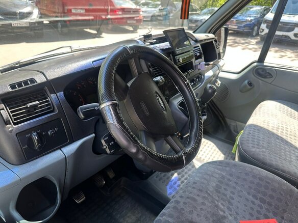 2010 Ford Transit, серебристый, 1300000 рублей - вид 2