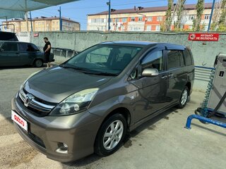 2012 Toyota ISis I Рестайлинг, коричневый, 1100000 рублей, вид 1