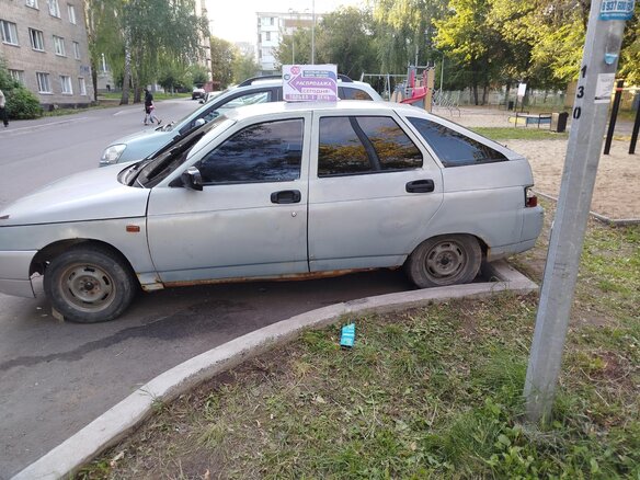 2005 Lada (ВАЗ) 2112, серебристый, 70000 рублей - вид 1