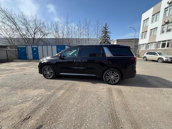 2022 Kia Carnival IV, чёрный, 5150000 рублей - вид 2