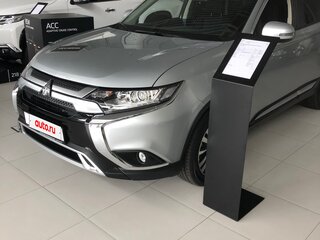 2019 Mitsubishi Outlander III Рестайлинг 3, серебристый, 2400000 рублей, вид 2