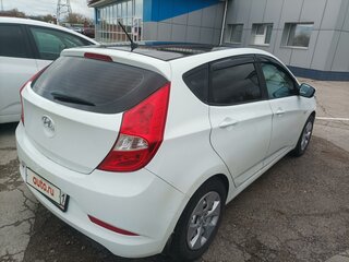 2015 Hyundai Solaris I Рестайлинг, белый, 700000 рублей, вид 5