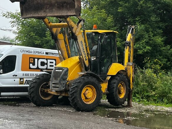 2007 Komatsu WB97S-5, жёлтый, 4100000 рублей - вид 1