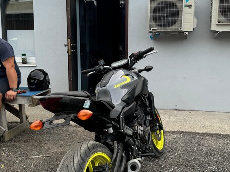 2017 Yamaha MT-07 (FZ-07), серый, 750000 рублей, вид 2