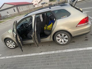 2009 Volkswagen Golf V, золотистый, 600000 рублей, вид 2