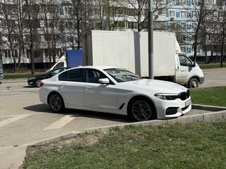2019 BMW 5 серии 520d VII (G30/G31/G38), белый, 3800000 рублей, вид 3