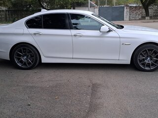 2013 BMW 5 серии 520i VI (F10/F11/F07), белый, 2500000 рублей, вид 5