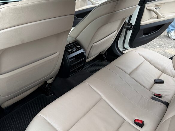 2010 BMW 5 серии 528i VI (F10/F11/F07), белый, 1450000 рублей - вид 5