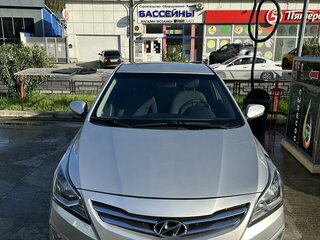 2015 Hyundai Solaris I Рестайлинг, серебристый, 1300000 рублей, вид 1