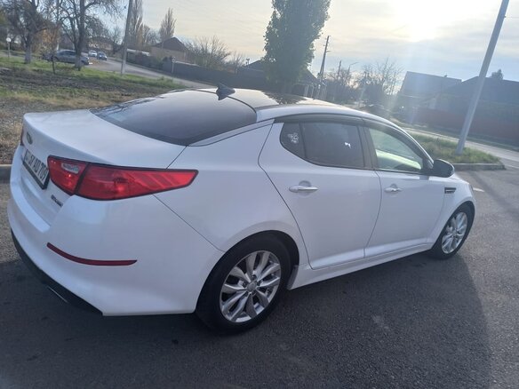 2014 Kia Optima III Рестайлинг, белый, 1000000 рублей - вид 3