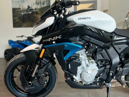 2025 CFMoto 650NK, белый, 744900 рублей, вид 2