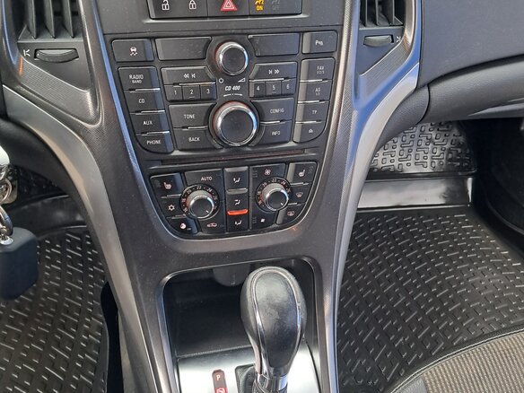 2011 Opel Astra J, белый, 480000 рублей - вид 9
