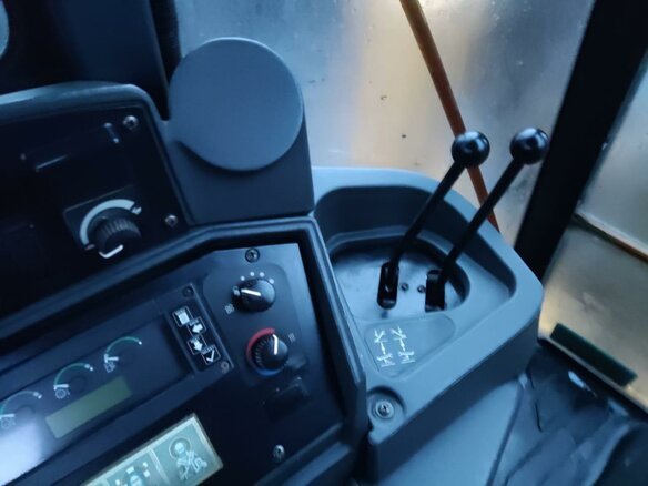 2011 John Deere 325J, жёлтый, 5200000 рублей - вид 6