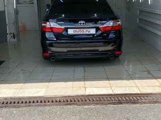 2015 Toyota Camry VII (XV50) Рестайлинг, чёрный, 2700000 рублей, вид 3