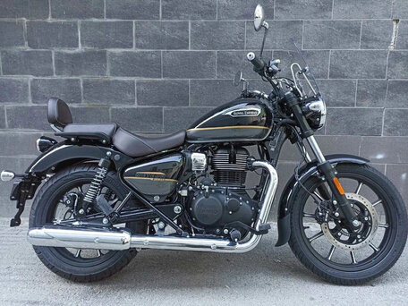 2026 Royal Enfield Meteor, чёрный, 528000 рублей, вид 1