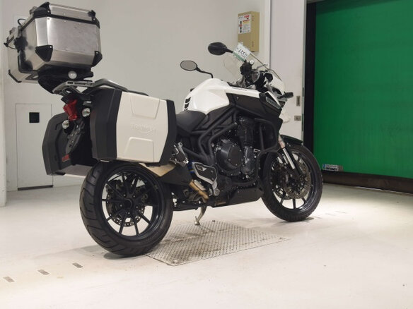 2015 Triumph Tiger Explorer, белый, 1000000 рублей - вид 4