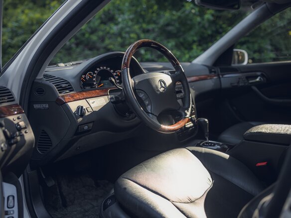 1999 Mercedes-Benz S-Класс 320 IV (W220), белый - вид 12