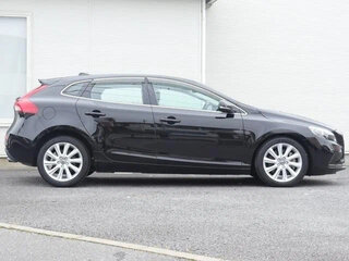 2015 Volvo V40 II, чёрный, 798008 рублей, вид 3