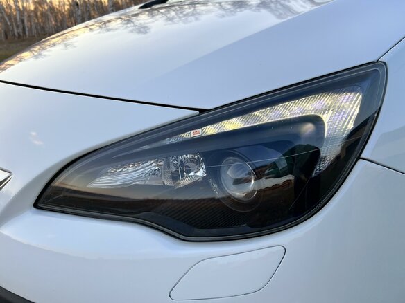 2013 Opel Astra GTC J Рестайлинг, белый, 1350000 рублей - вид 24