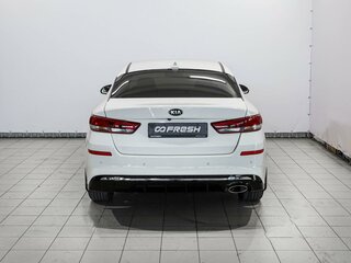 2019 Kia Optima IV Рестайлинг, белый, 1820000 рублей, вид 4