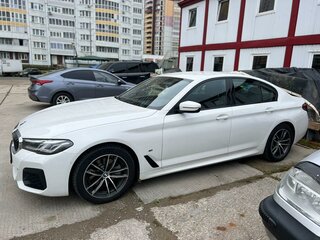2020 BMW 5 серии 520d xDrive VII (G30/G31/G38) Рестайлинг, белый, 4350000 рублей, вид 1