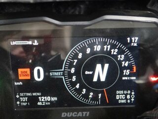 2022 Ducati Streetfighter V4, красный, 2222222 рублей, вид 4