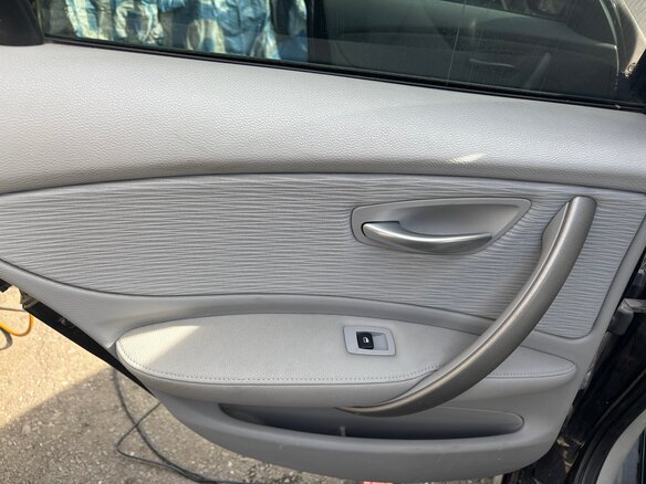 2009 BMW 1 серии 116i I (E81/E82/E87/E88) Рестайлинг, чёрный, 740000 рублей - вид 12