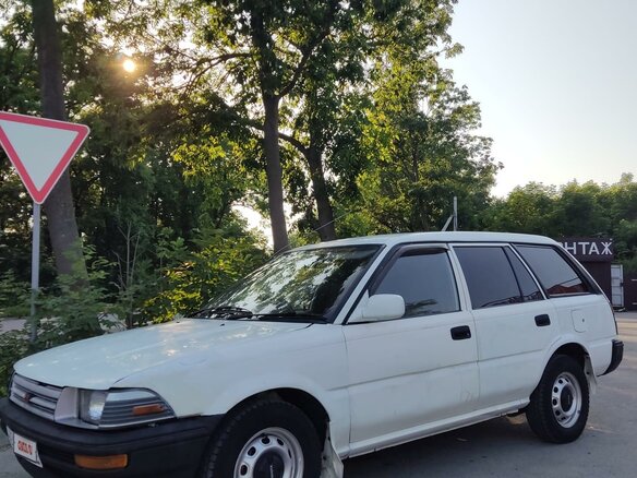 1988 Toyota Corolla VI (E90), белый, 385000 рублей