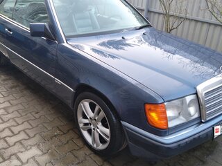 1990 Mercedes-Benz W124 230, синий, 2500000 рублей, вид 3