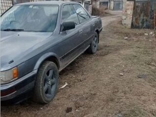 1990 Toyota Vista II (V20), серый, 215000 рублей, вид 5