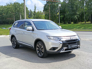 2020 Mitsubishi Outlander III Рестайлинг 3, серебристый, 2280000 рублей, вид 3
