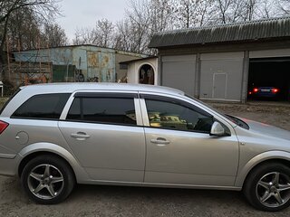 2014 Opel Astra H Рестайлинг, серебристый, 850000 рублей, вид 3