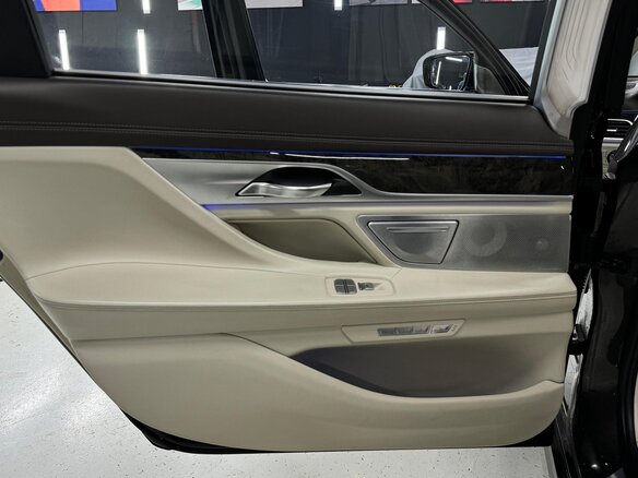 2015 BMW 7 серии Long 750Li xDrive VI (G11/G12), коричневый, 3800000 рублей - вид 39