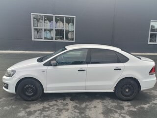 2015 Volkswagen Polo V Рестайлинг, белый, 750000 рублей, вид 2