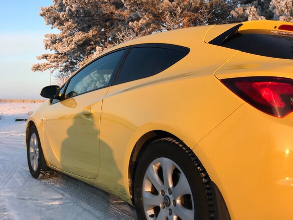 2014 Opel Astra GTC J Рестайлинг, жёлтый, 990000 рублей - вид 2